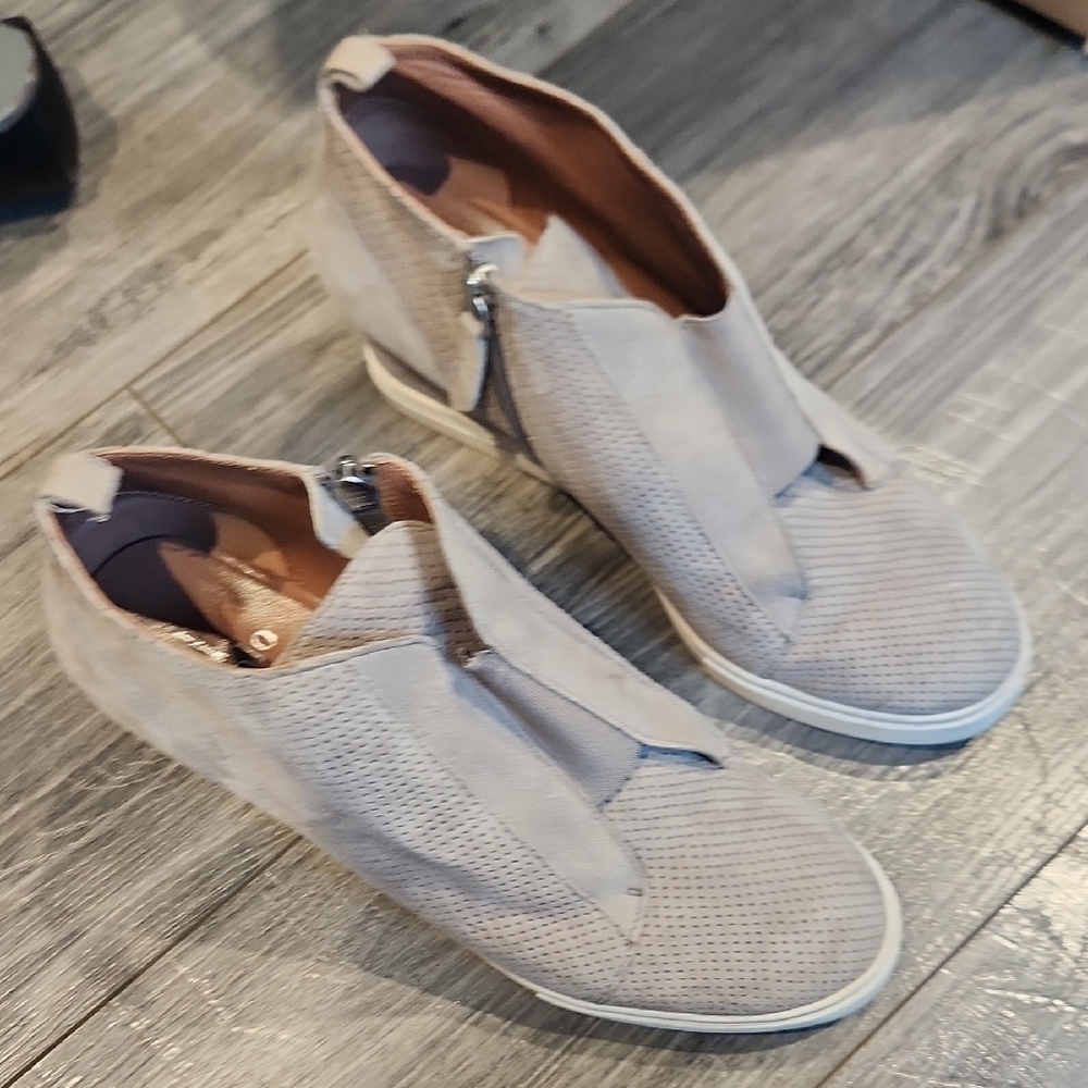 Linea Paolo Women's Sz 8 1/2M Wedge Heeled Shoes Inside Zipper